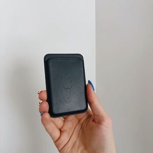 Apple Leather Card Holder - with MagSafe + supports Find My